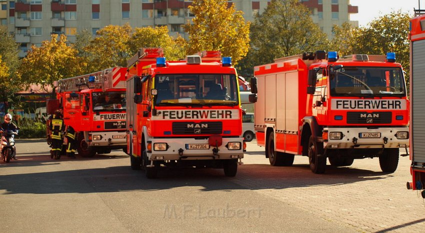 Feuer 3 Koeln Chorweiler Liverpoolerplatz P125.JPG